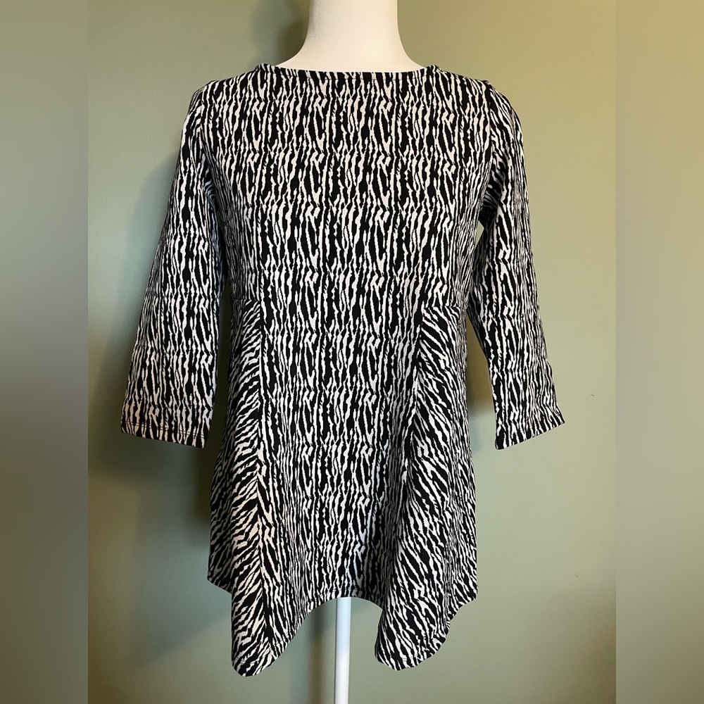 A Pea in the Pod maternity shirt
